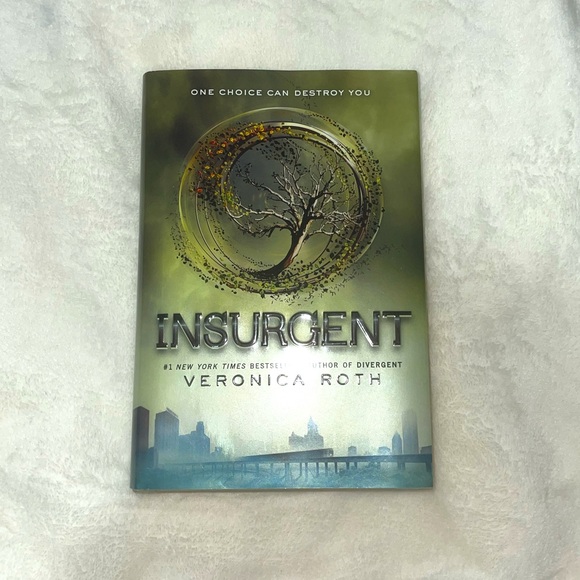 INSURGENT BOOK HARD COVER by Veronica Roth - Picture 2 of 5